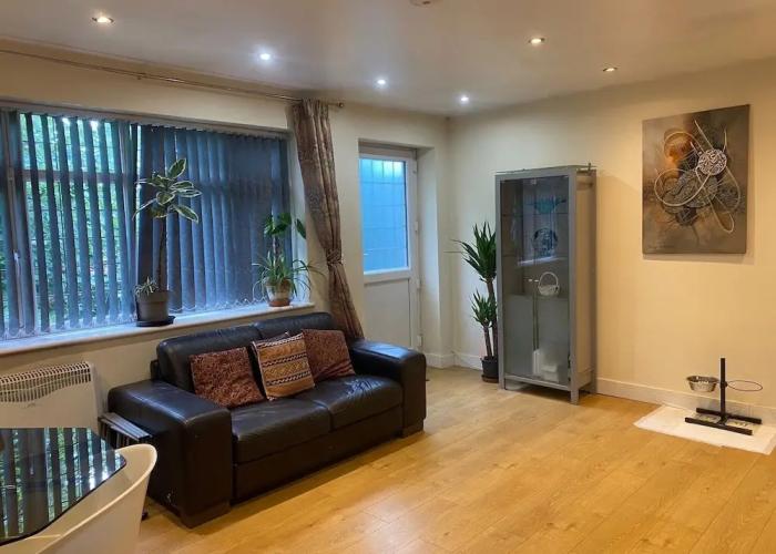 1-bed Unit 10 Minute Drive From Hellfire Caves