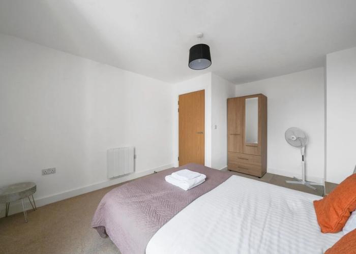 2 Bdrm Penthouse with parking Wycombe