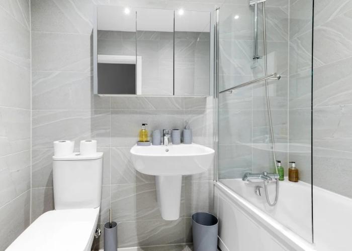 2 Bdrm Penthouse with parking Wycombe