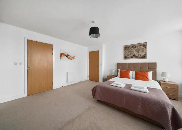 2 Bdrm Penthouse with parking Wycombe