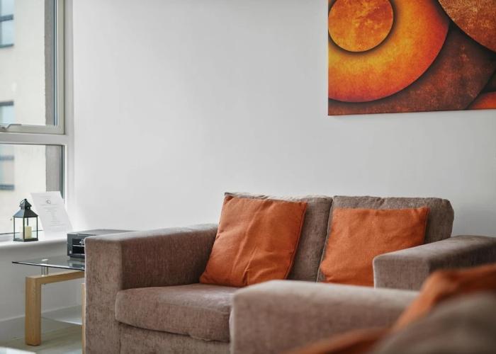 2 Bdrm Penthouse with parking Wycombe