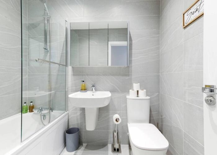 2 Bdrm Penthouse with parking Wycombe