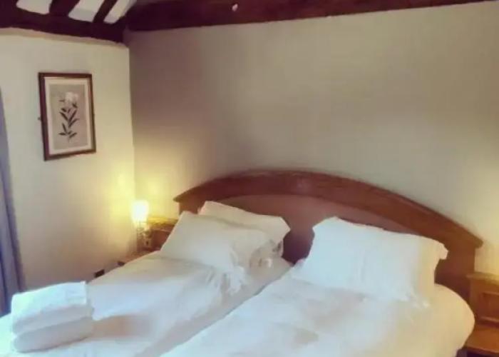 OYO The Greyhound Inn
