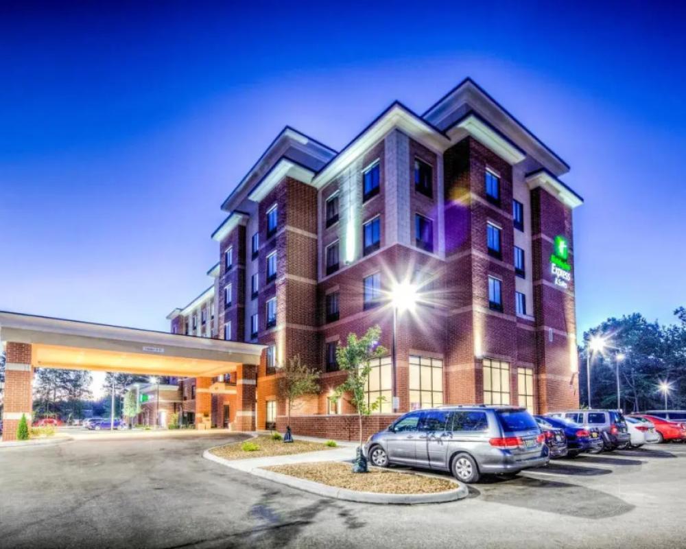 Holiday Inn Express & Suites Cleveland West - Westlake by IHG