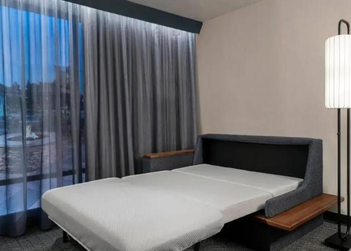 Courtyard By Marriott Montreal Laval