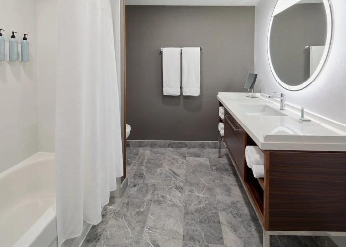 Courtyard By Marriott Montreal Laval