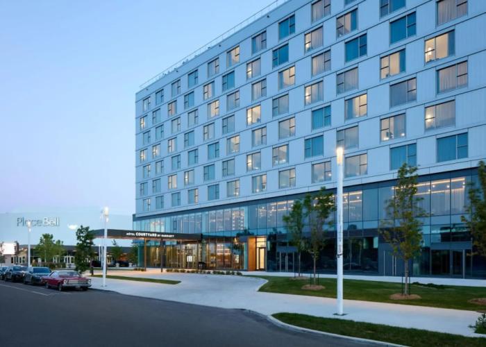 Courtyard Montreal Laval