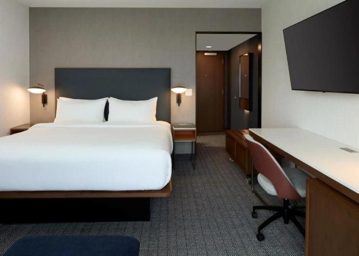 Courtyard Montreal Laval