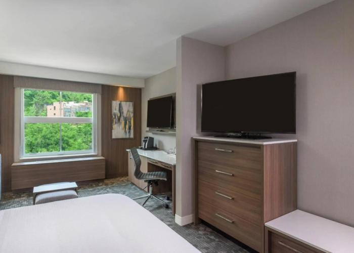 Courtyard by Marriott Edgewater NYC Area