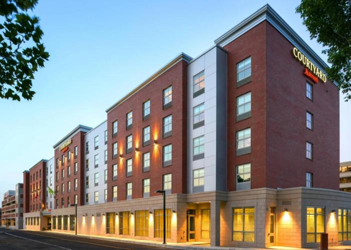 Courtyard by Marriott Edgewater NYC Area