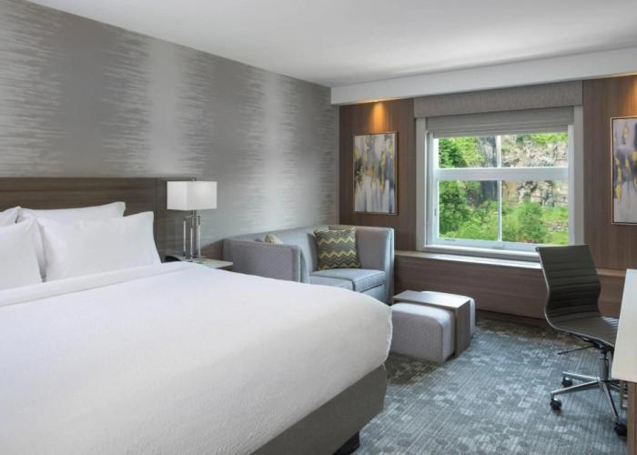 Courtyard by Marriott Edgewater NYC Area