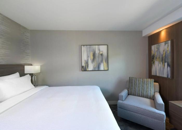 Courtyard by Marriott Edgewater NYC Area
