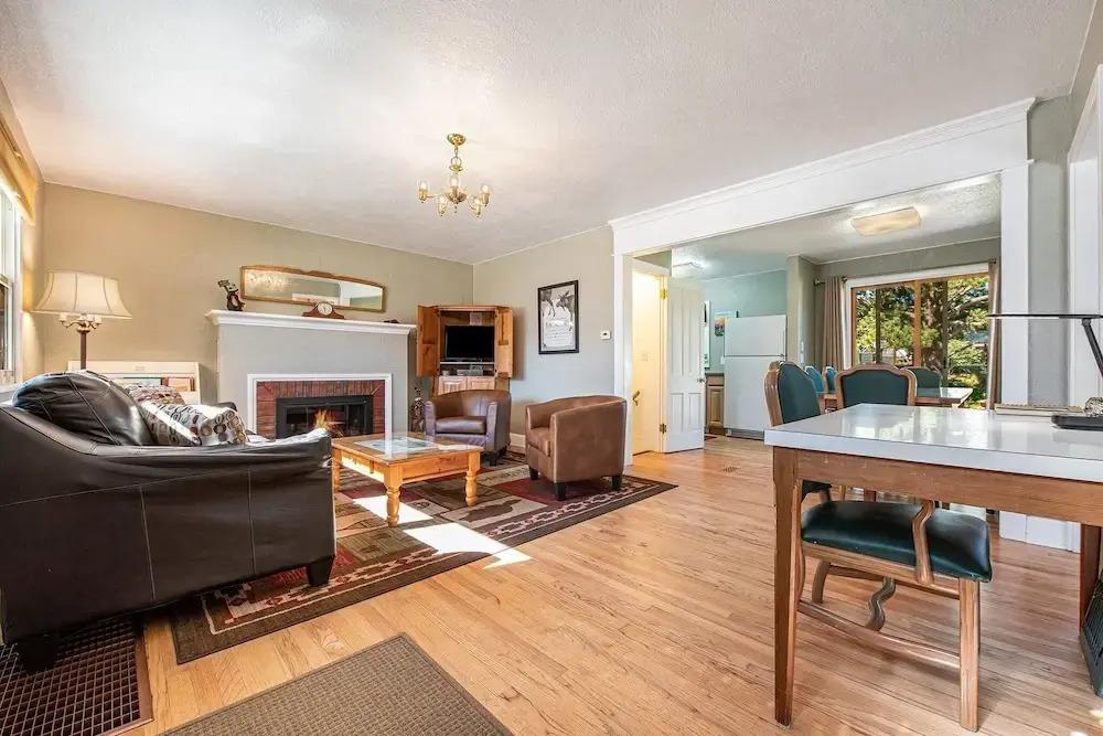 Your Vacation House ---ev#3216 2 Bedroom Home by RedAwning