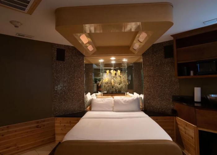 The Champagne Lodge & Luxury Suites