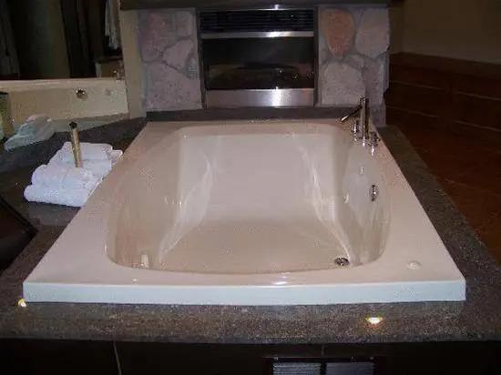 The Champagne Lodge & Luxury Suites