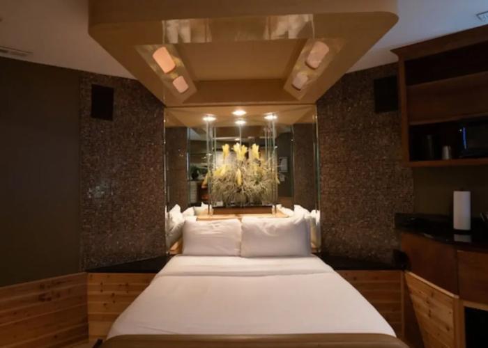 The Champagne Lodge & Luxury Suites