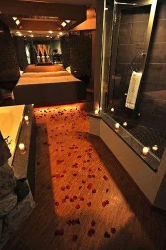 The Champagne Lodge & Luxury Suites