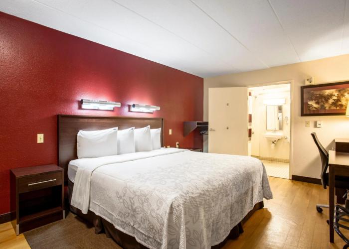 Red Roof Inn PLUS+ Chicago - Willowbrook