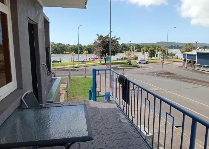 Innisfail Riverfront Motel
