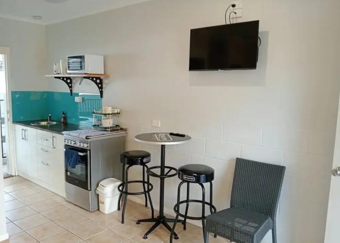 Innisfail Riverfront Motel