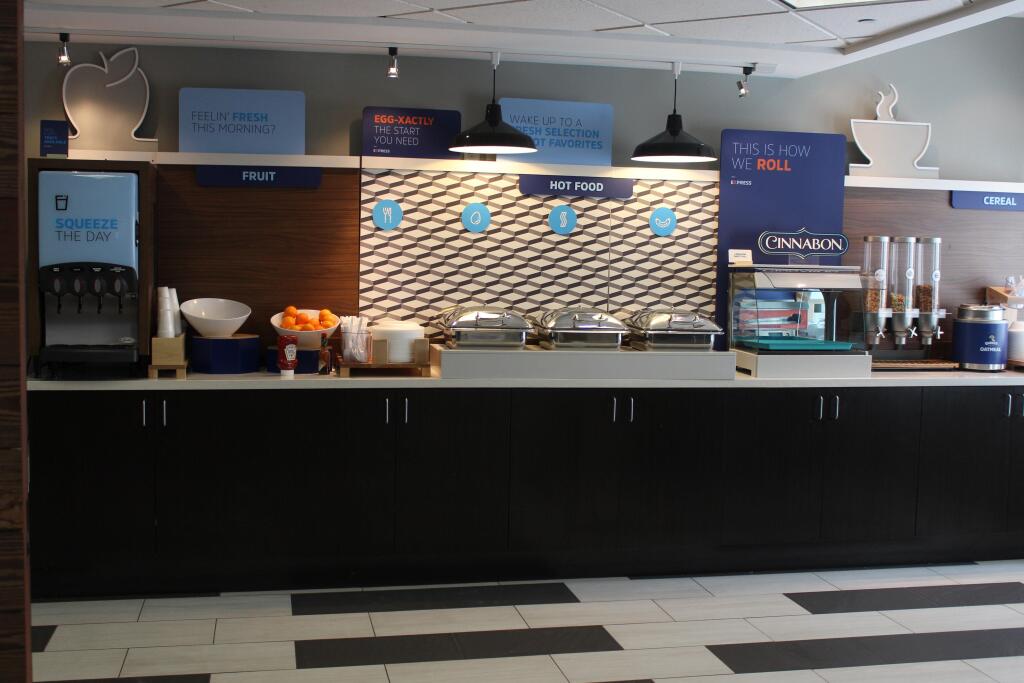 Holiday Inn Express & Suites Bradley Airport by IHG