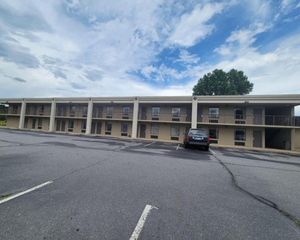Red Roof Inn & Suites Wilkesboro