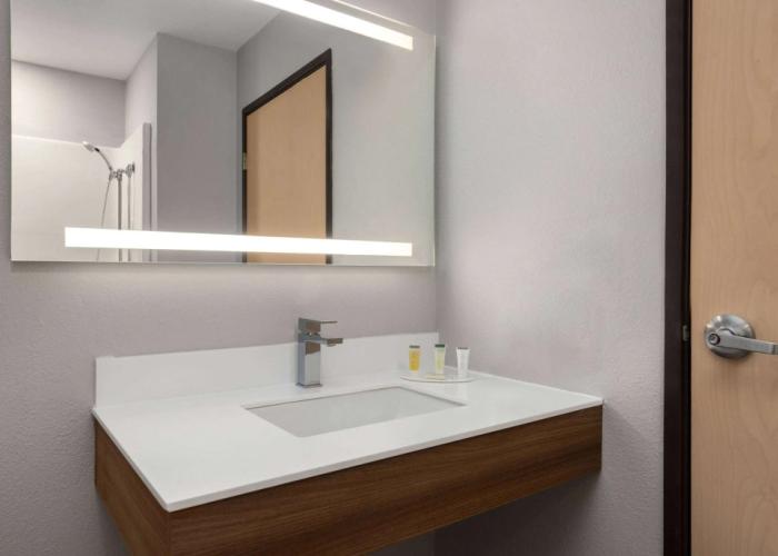 Microtel Inn & Suites by Wyndham Independence