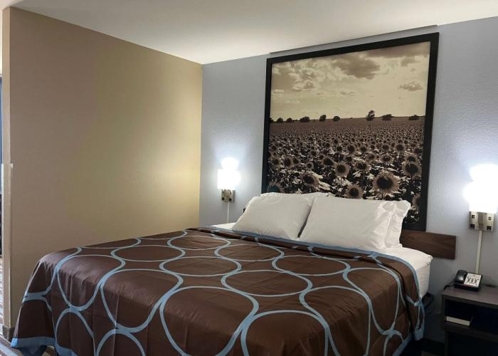 Super 8 by Wyndham Independence KS