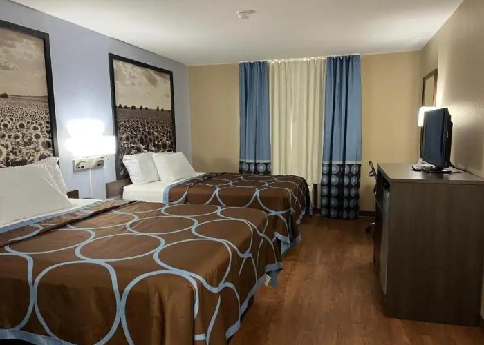 Super 8 Independence