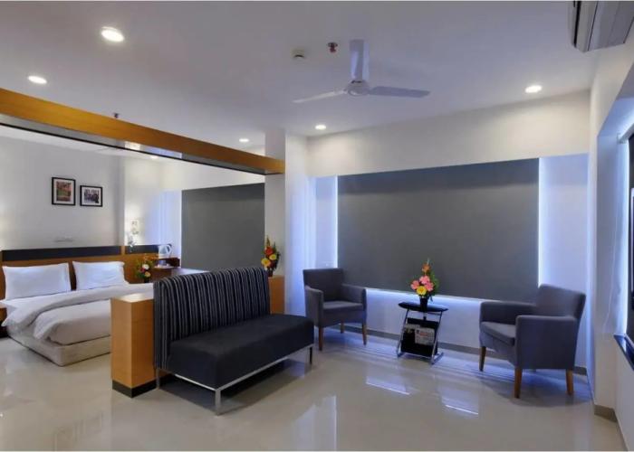 Hi5 Hotel & Experience