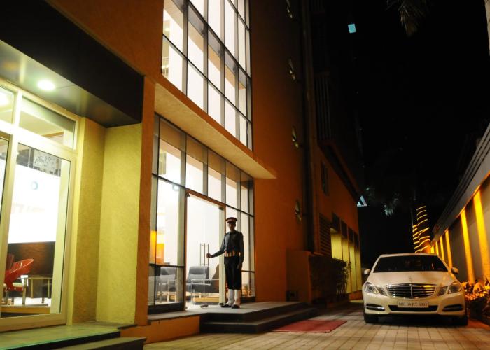 Hi5 Hotel & Experience