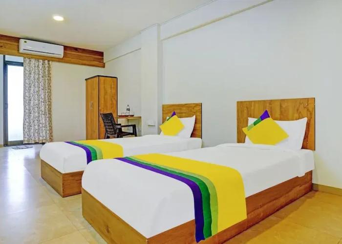 Itsy Hotels Oasis Pride