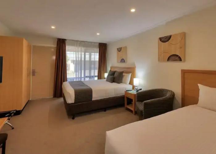New Crossing Place Motel & Apartments