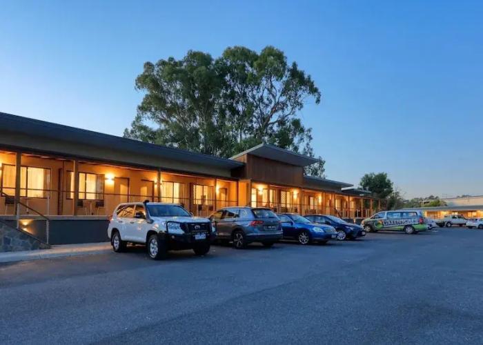 New Crossing Place Motel & Apartments