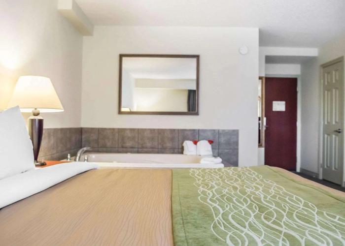 Comfort Inn & Suites Thousand Islands Harbour District