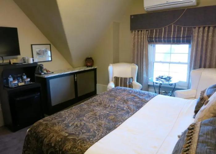 The Woodview Inn