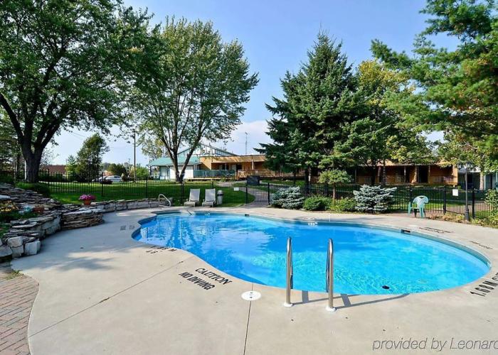 Super 8 by Wyndham Gananoque/Country Squire Resort
