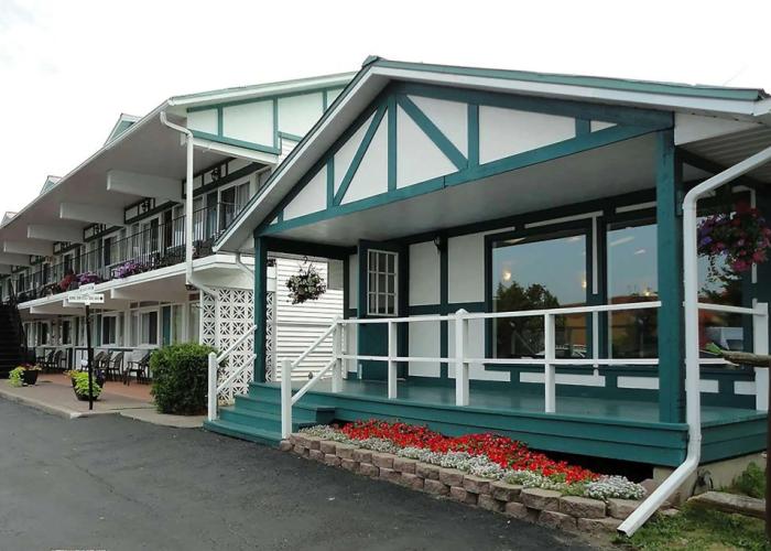 Super 8 by Wyndham Gananoque/Country Squire Resort