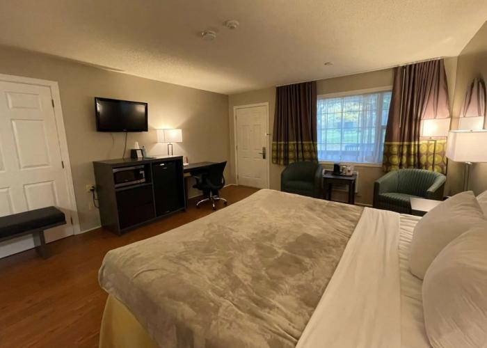 Super 8 by Wyndham Gananoque/Country Squire Resort