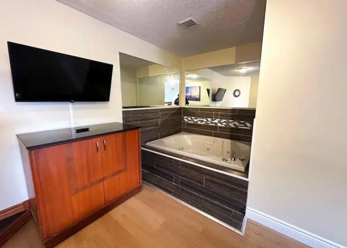 Riviera Inn and Suites 1000 Islands