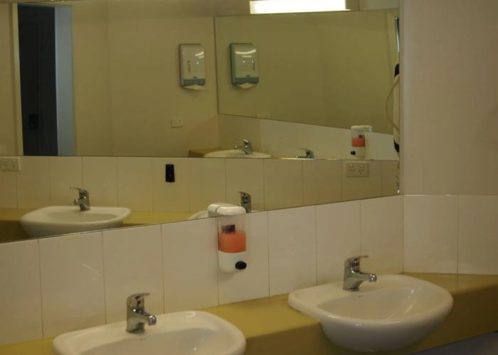 Sow and Piglets Guesthouse - Hostel