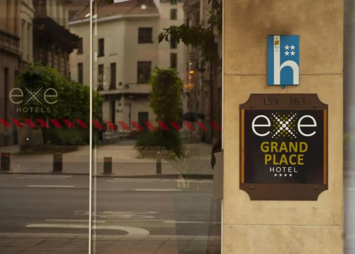 LATROUPE Grand Place Hostel
