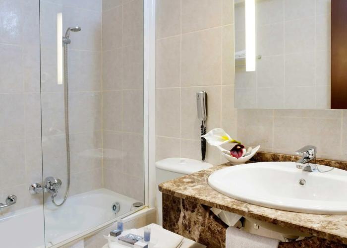 LATROUPE Grand Place Hostel