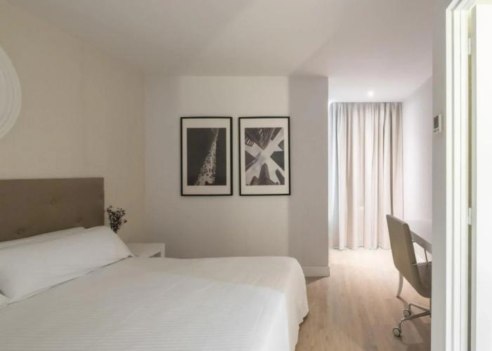 LATROUPE Grand Place Hostel