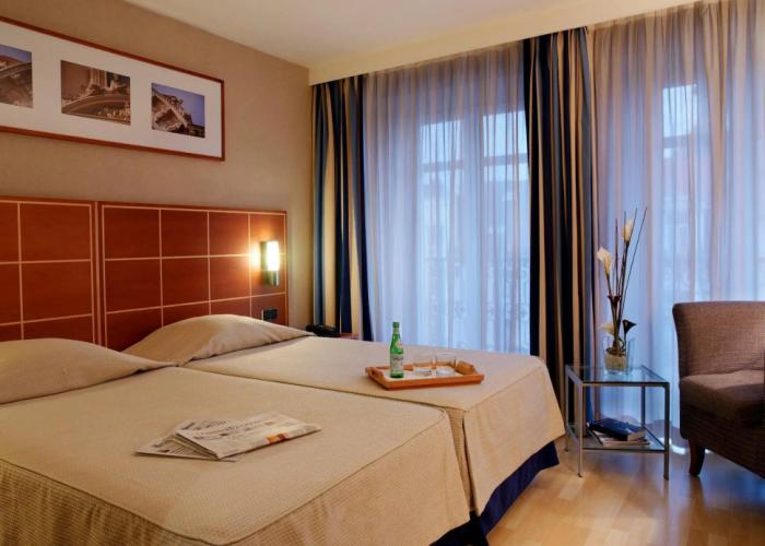 LATROUPE Grand Place Hostel