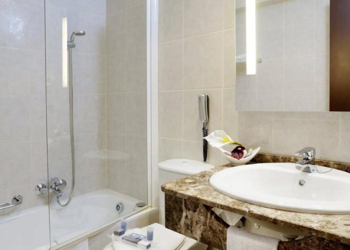 LATROUPE Grand Place Hostel