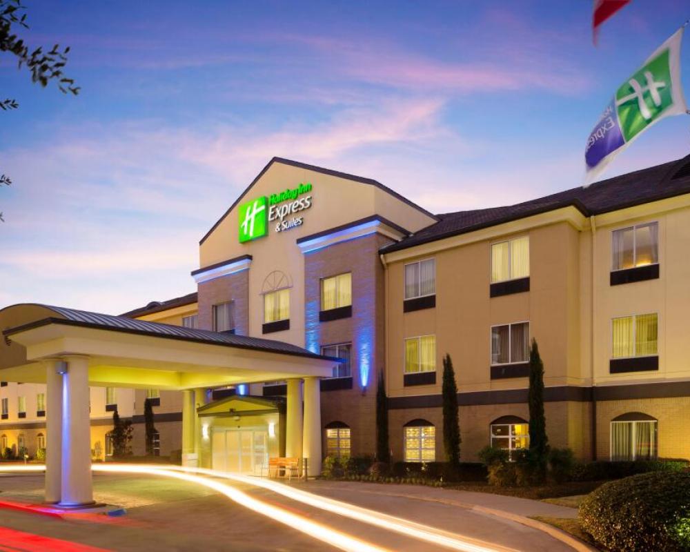 Holiday Inn Express & Suites DFW - Grapevine by IHG