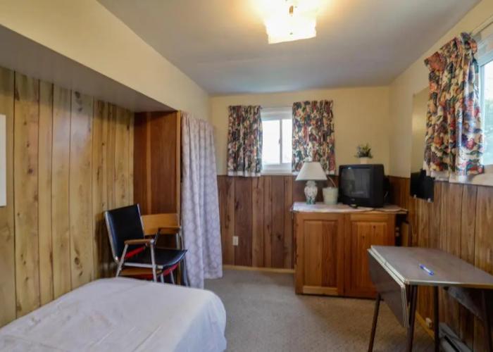 Oakwood Motel