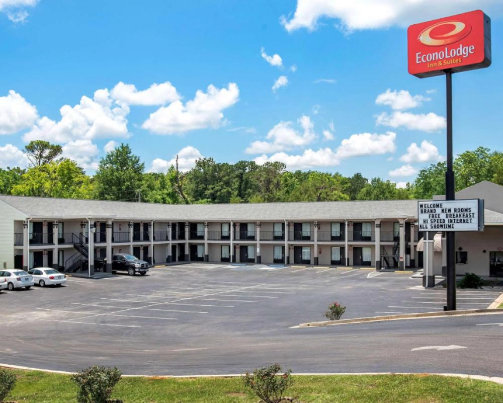 Econo Lodge Inn & Suites