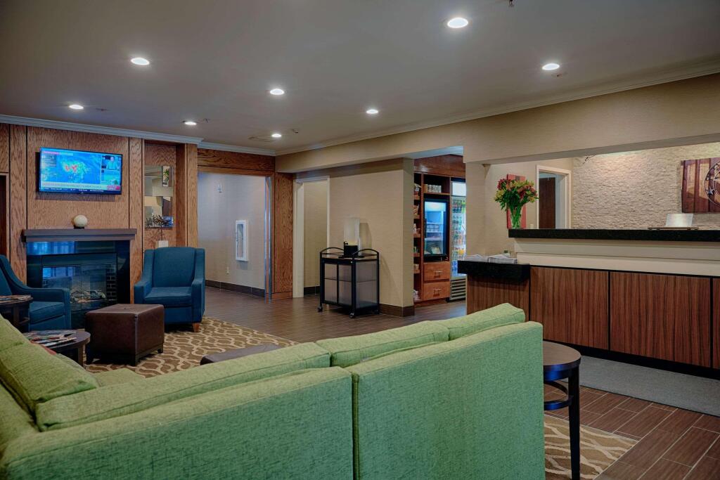 Comfort Inn & Suites North Dallas - Addison